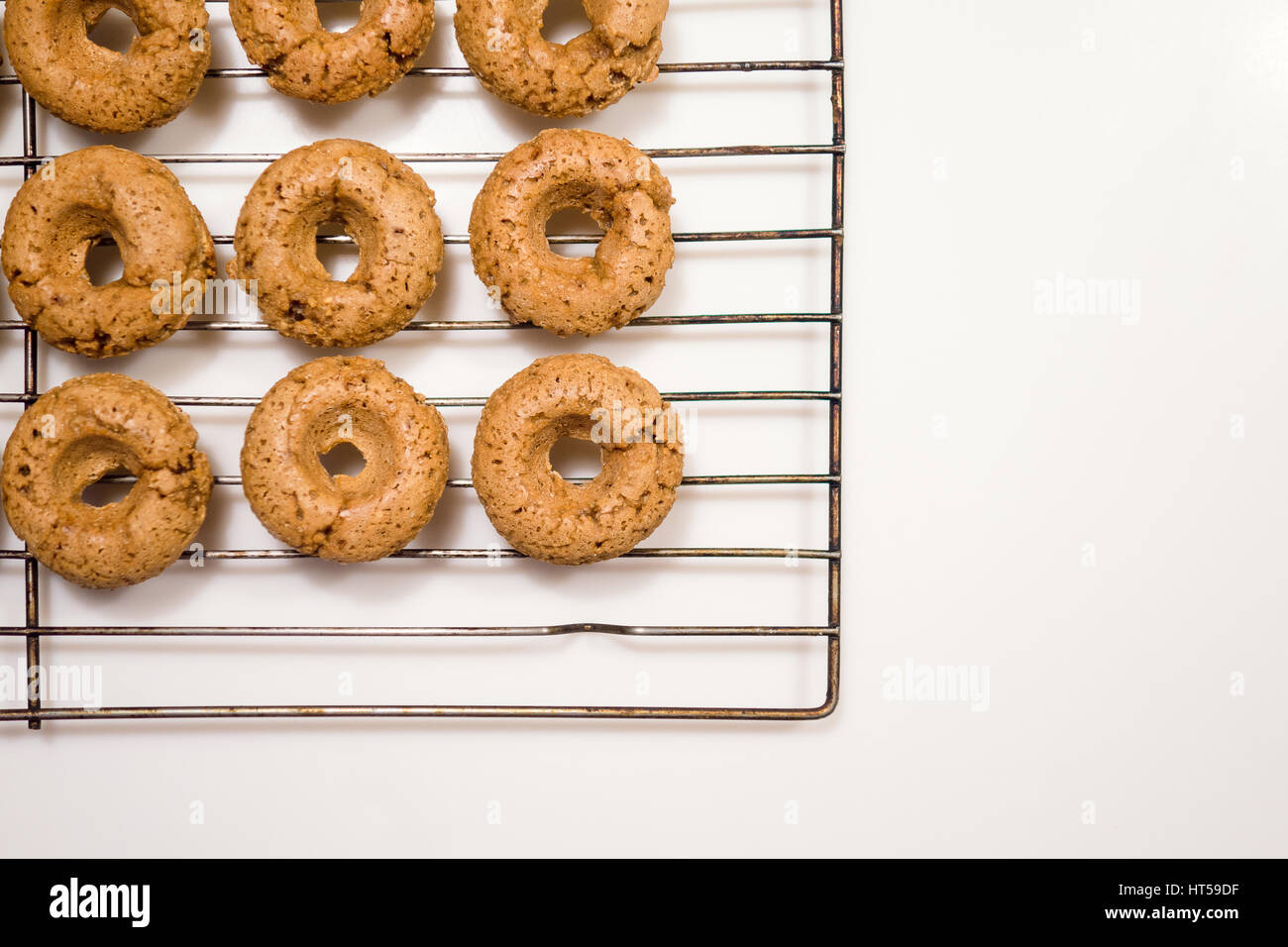 Le ciambelle non smaltate, vista dall'alto Foto Stock