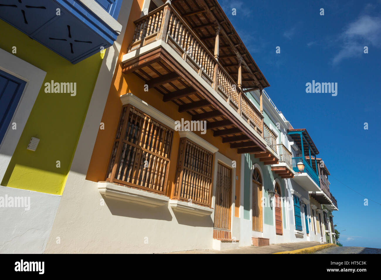 Colorati edifici dipinti calle San Justo Old San Juan Portorico Foto Stock