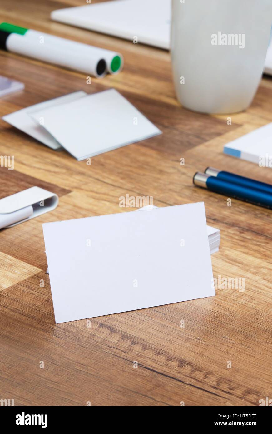 Mockup del modello di business su sfondo di legno Foto Stock