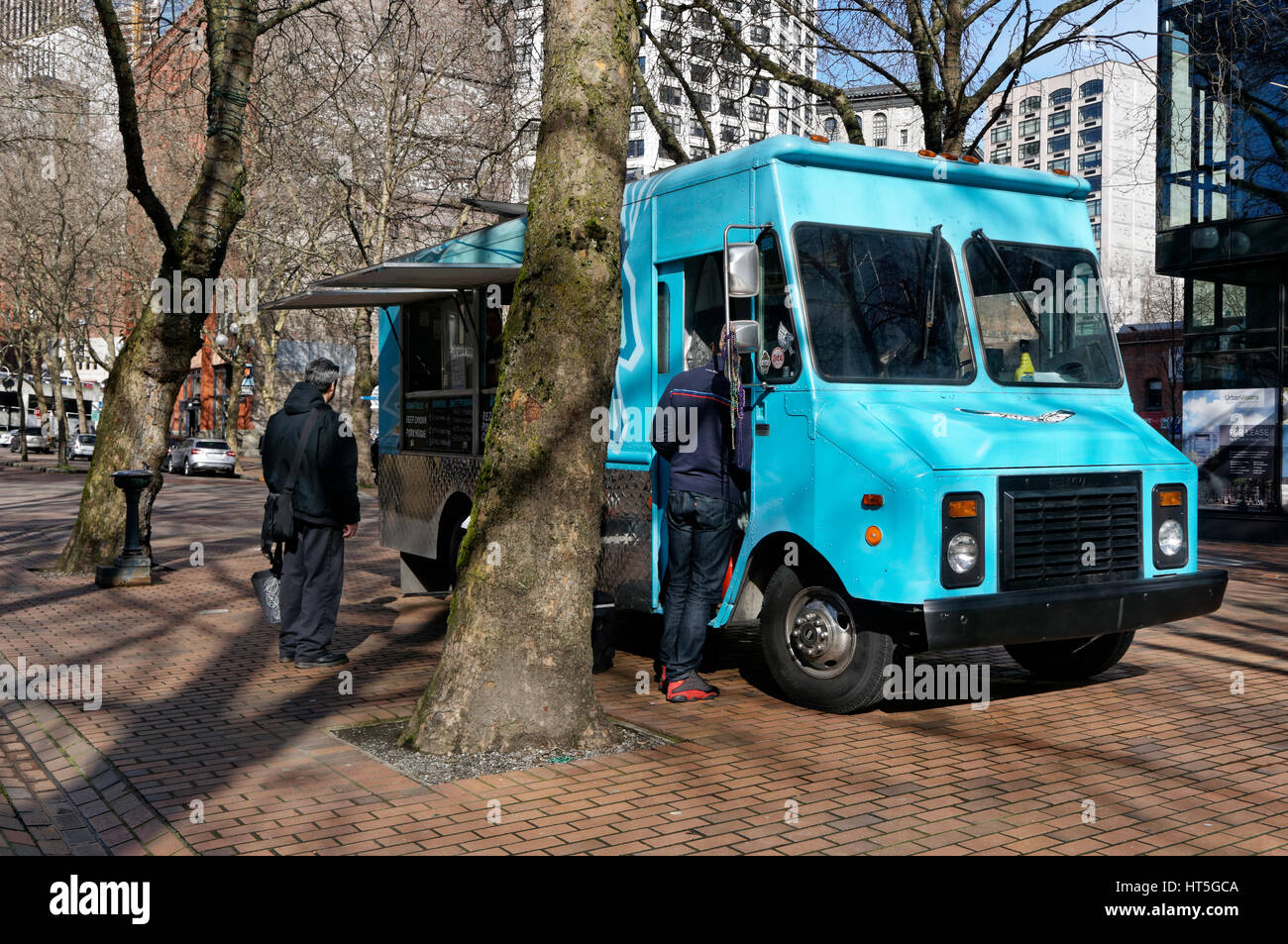 Un cibo carrello in Occidental Square Park in Pioneer Square District di Seattle, Washington, Stati Uniti d'America Foto Stock