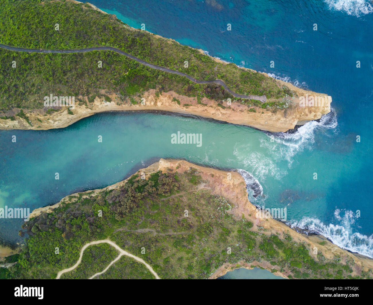 Loch Ard Gorge è un edificio storico situato in Victoria, Australia. Immagine aerea è stata presa la mattina presto. Foto Stock