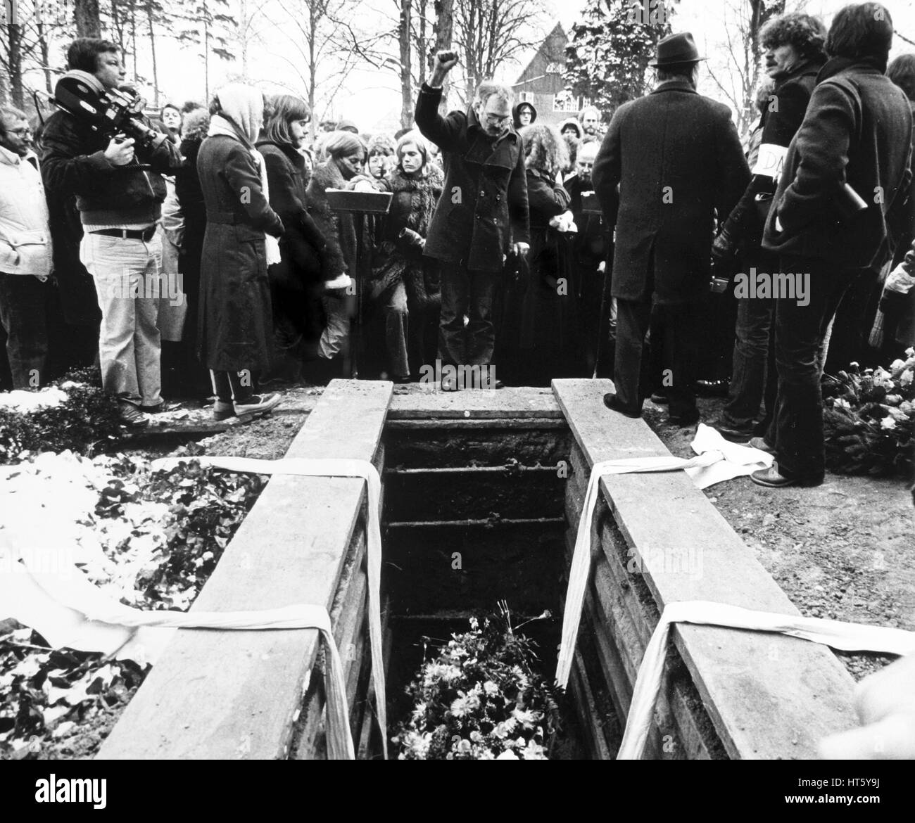 Berlino, 3 gennaio 1980 - la sepoltura di Rudi Dutschke (* 7. März 1940; † 24. Dezember 1979) presso la San-Annen nel cimitero Berlin-Dahlem. Rudi Dutschke era il più importante portavoce tedesco del movimento studentesco degli anni sessanta Foto Stock