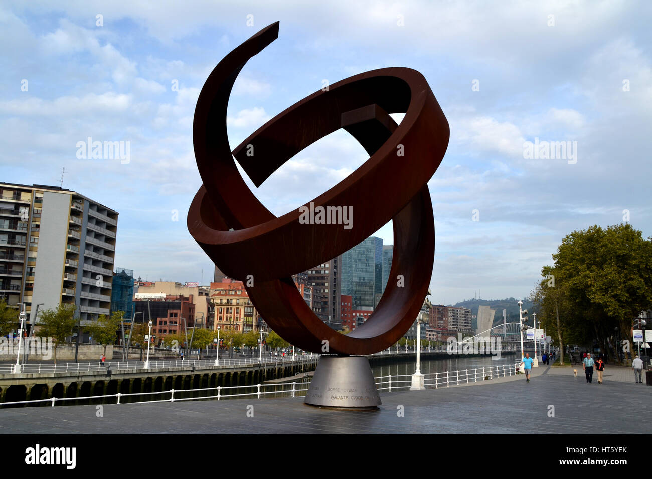 Monumento chiamato Variante Ovoide de la Desocupacion de La Esfera a Bilbao, Spagna Foto Stock