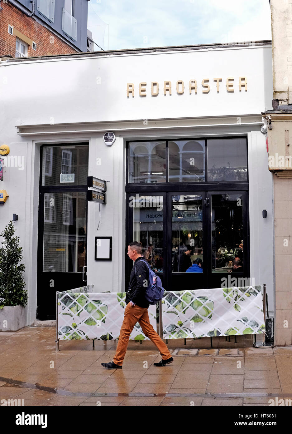 Il redroaster cafe e lucci e pine restaurant in st James Street brighton istituito dallo chef matt gillan Foto Stock