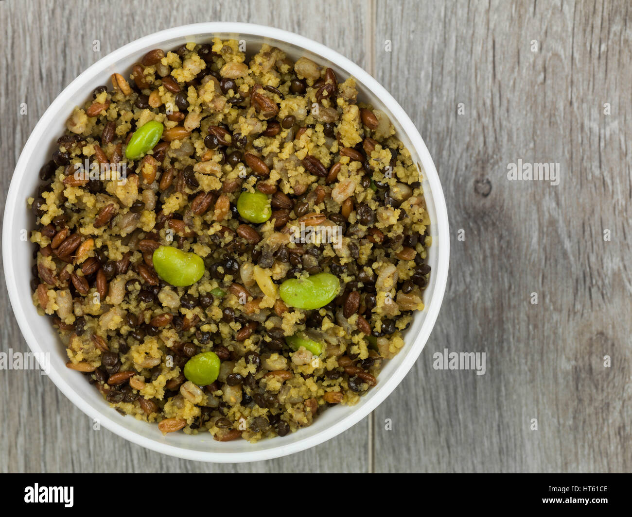 Vegetariani integrali super cibo con le lenticchie e verdure Foto Stock Vegetariani integrali super cibo con le lenticchie e verdure Foto Stock