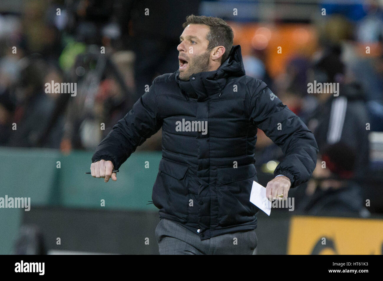 D.C. Regno Head Coach Ben Olsen (0) durante la D.C. Regno's home opener contro Sporting Kansas City che finito 0-0 a RFK Stadium di Washington, D.C. sabato 4 marzo 2017. Foto Stock