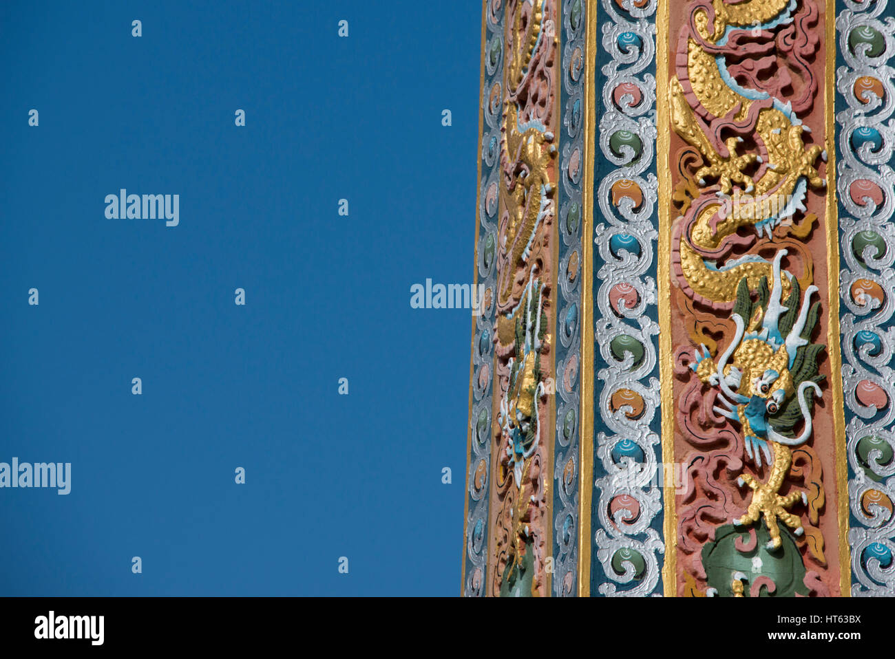 Il Bhutan, Thimphu. National Memorial Chorten, memoriale al terzo il re del Bhutan Jigme Dorji Wangchuck. Dettagli architettonici di fasci scolpiti. Foto Stock