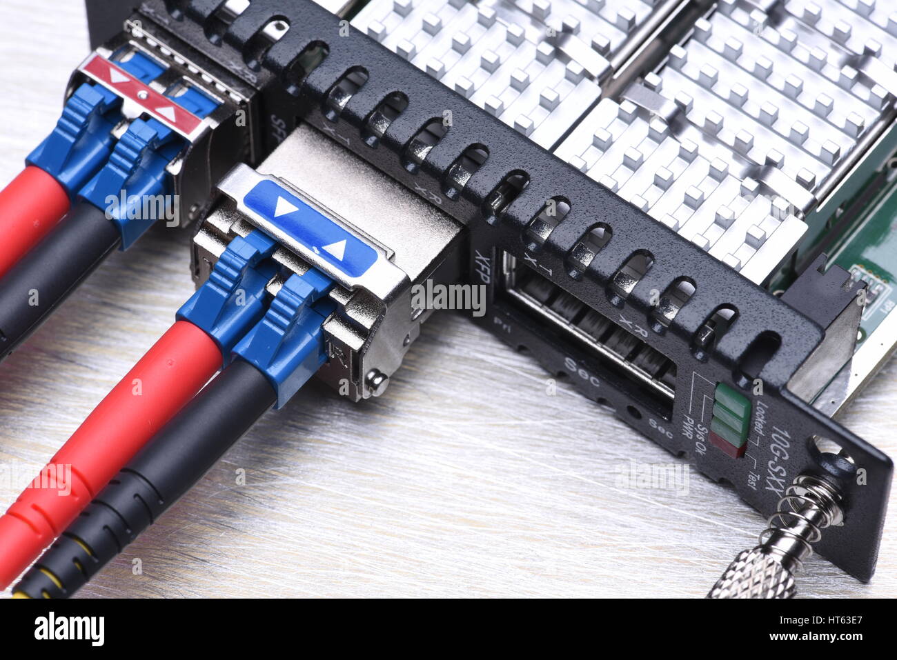 Internet delle cose in fibra ottica cavo patch con Gbic Closeup, Information Technology Foto Stock