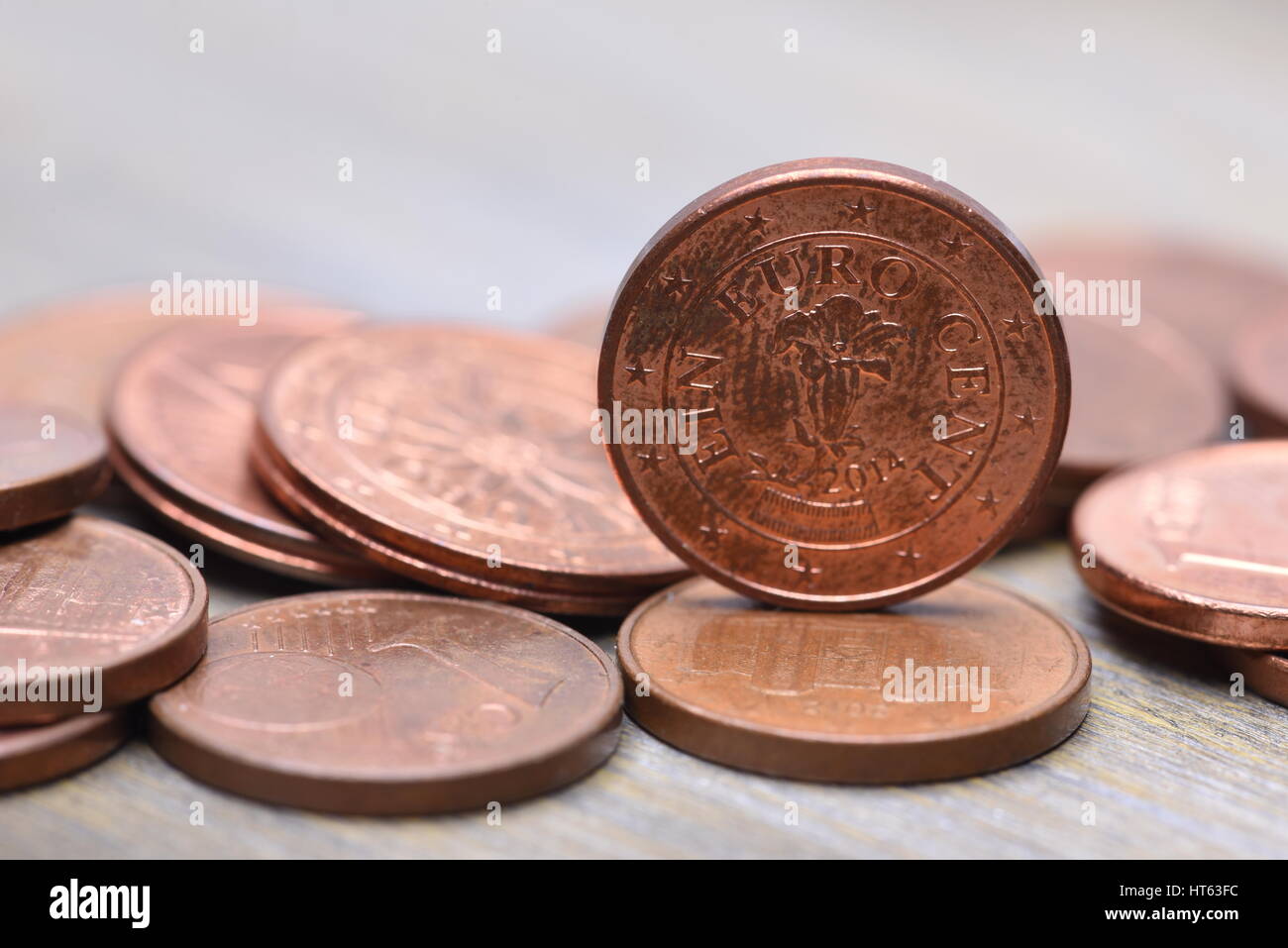 Pila di Euro Cent, una moneta da un centesimo di messa a fuoco selettiva Foto Stock