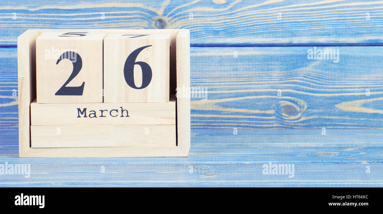 Foto d'epoca, Marzo 26th. La data del 26 marzo sul cubo di legno calendario, copia spazio per il testo a bordo Foto Stock