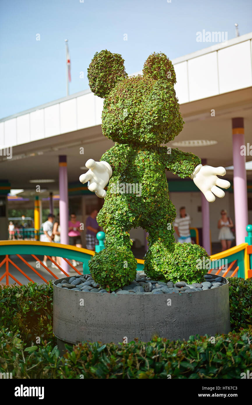 Orlando, Stati Uniti d'America - 30 agosto 2012: Mickey Mouse statua di erba a Disney World park sulla giornata di sole Foto Stock