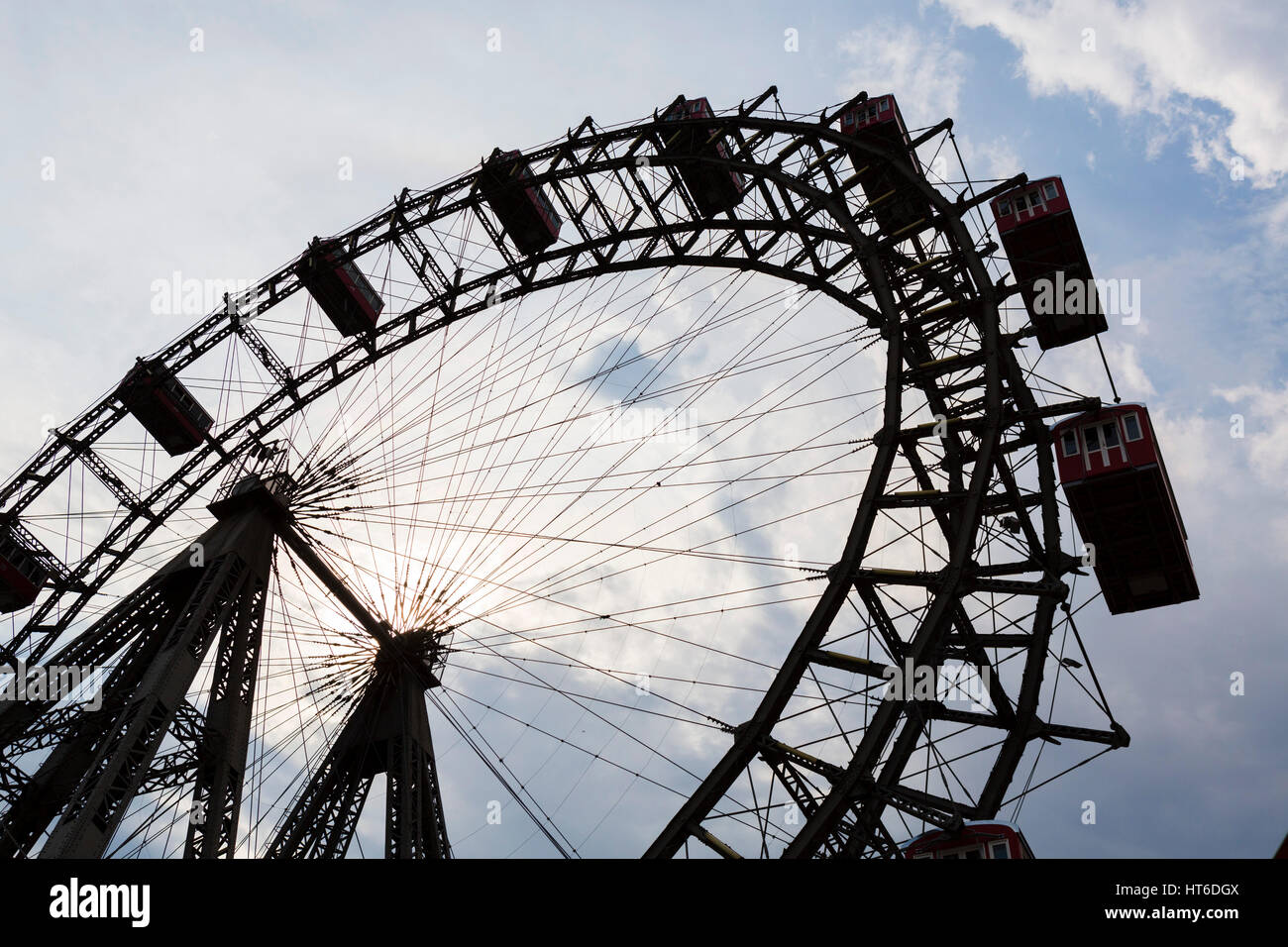 Vienna Prater. Il Wiener Riesenrad (ruota panoramica Ferris) nel parco di divertimenti Prater di Vienna, Austria. Foto Stock