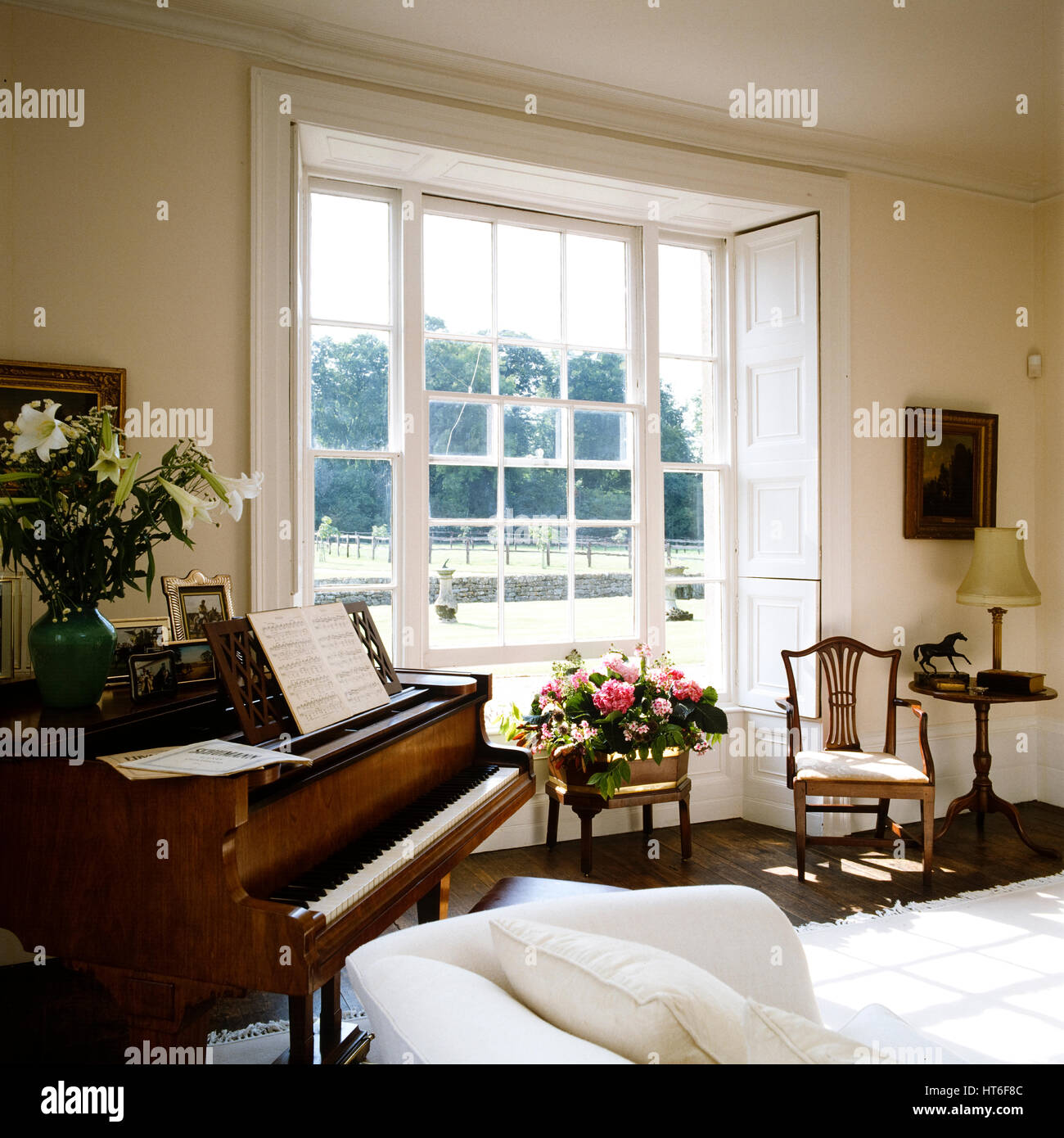 Il pianoforte in salotto. Foto Stock