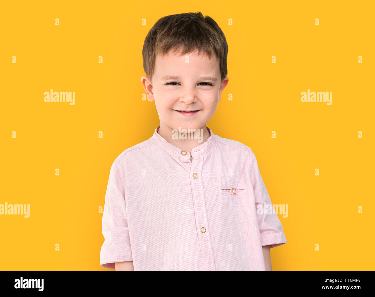 Caucasian Little Boy sorriso felice allegro Foto Stock