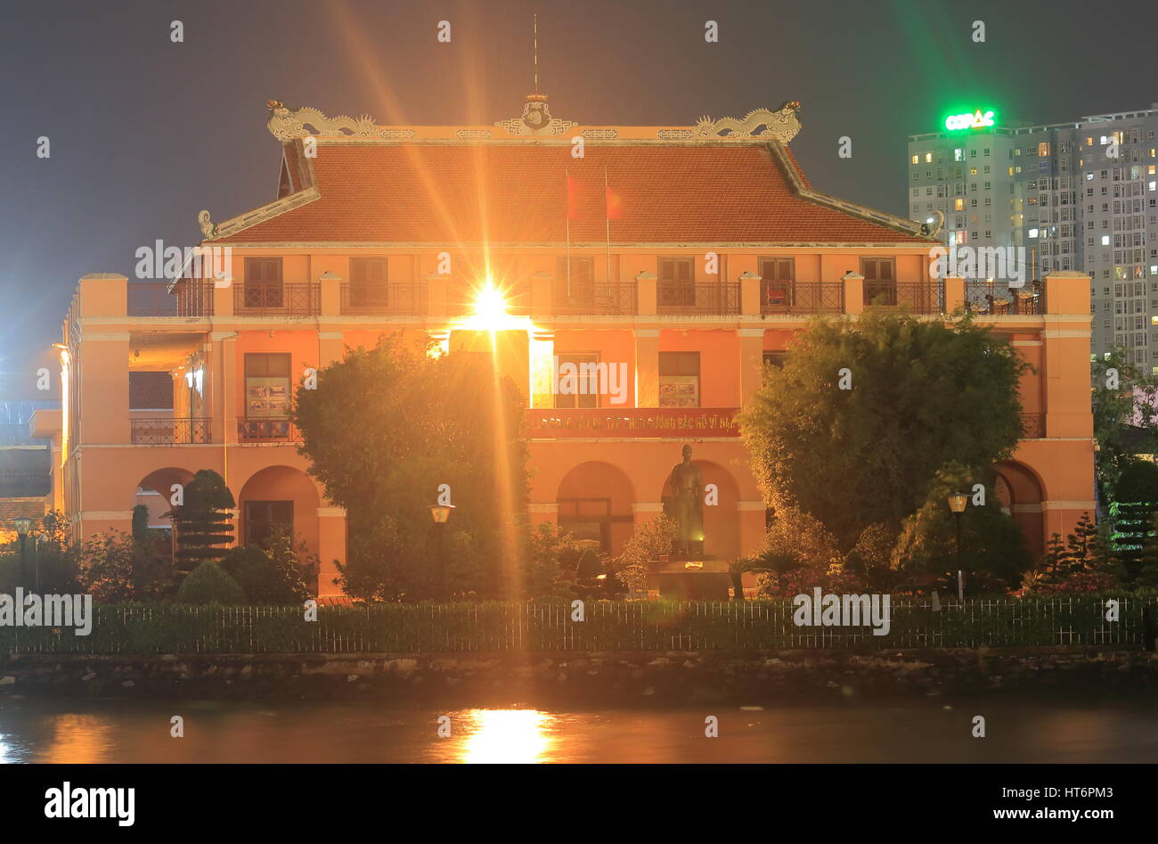 Ho Chi Minh museo notte cityscape in Ho Chi Minh City Vietnam. Foto Stock