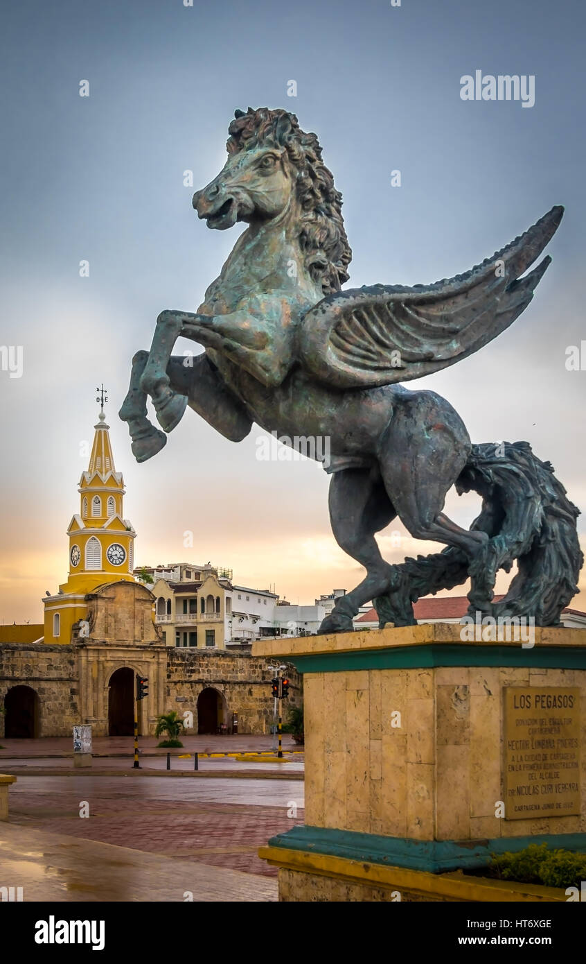 Clock Tower Gate e statua di Pegasus - Cartagena de Indias, Colombia Foto Stock