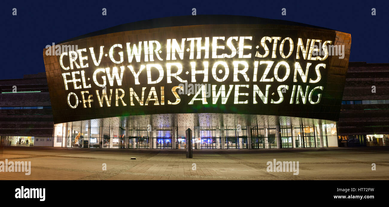Vista esterna del Wales Millennium Centre di Cardiff Bay, Cardiff, Regno Unito Foto Stock