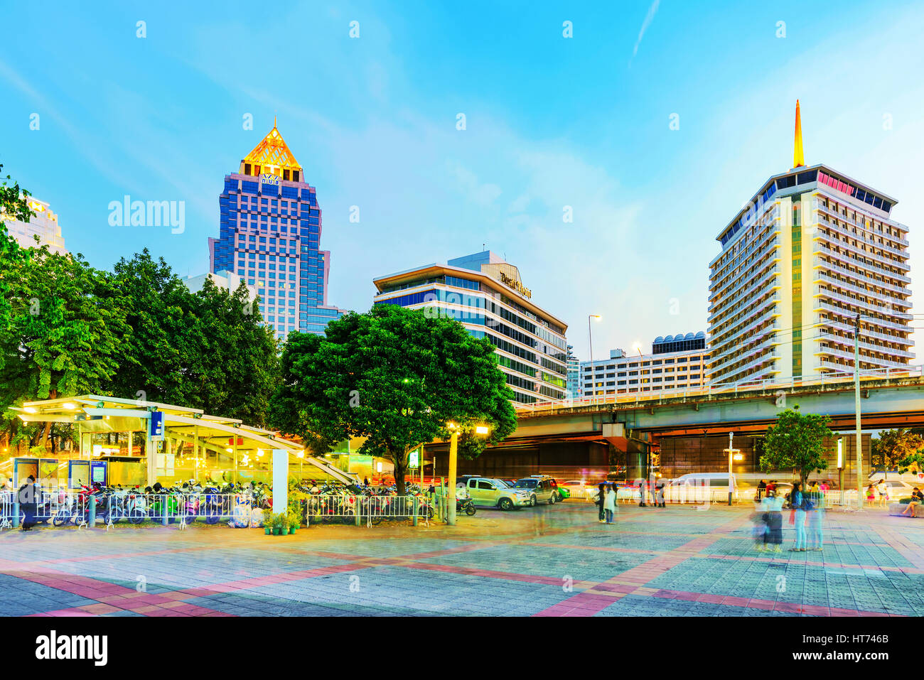 BANGKOK, Tailandia - 29 gennaio: questa è una vista serale di Silom financial district Hotel che è una popolare località turistica per soggiornare a Bangkok il Janua Foto Stock