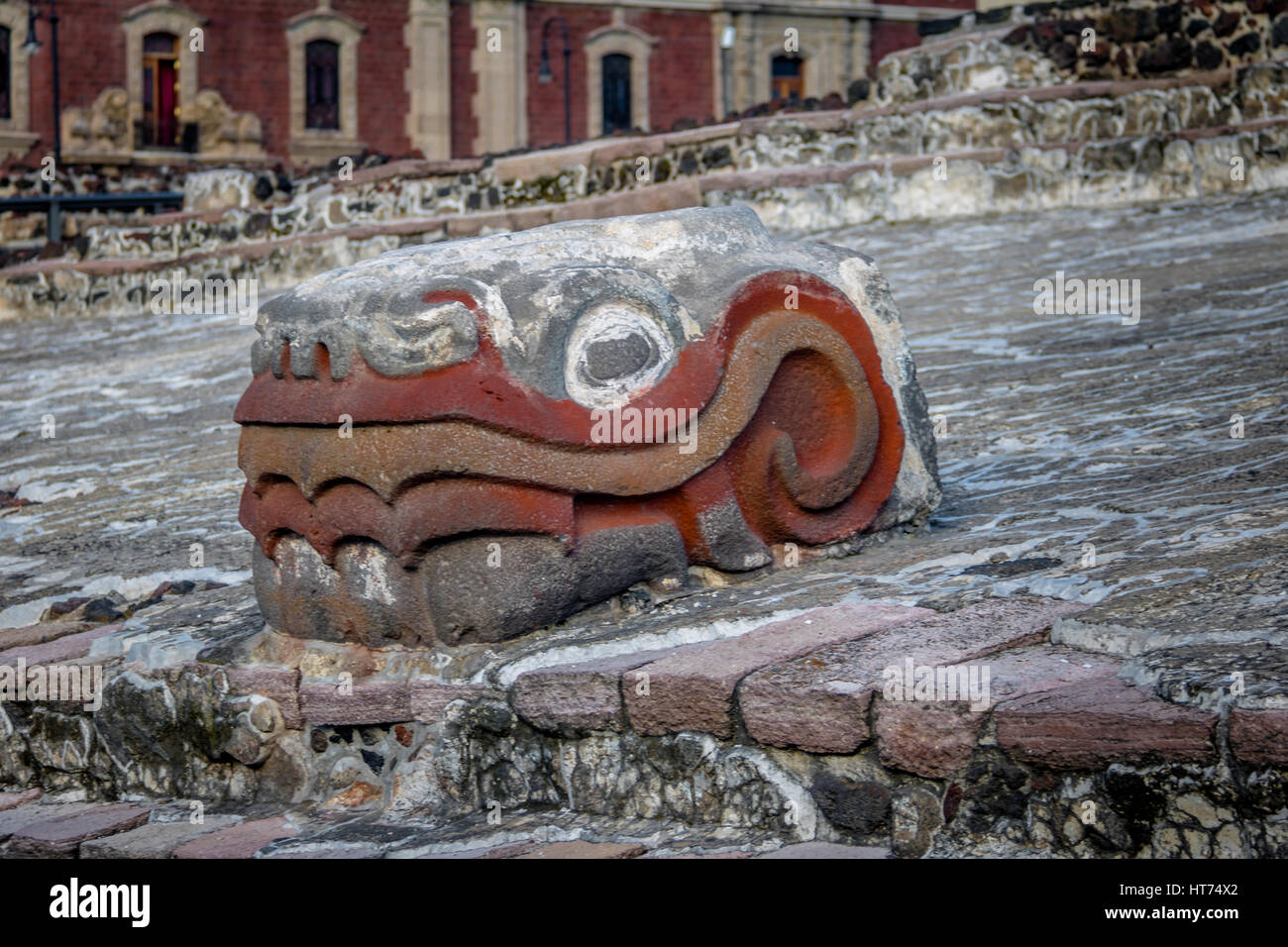 Serpente Scultura nel Tempio Azteca (Templo Mayor) presso le rovine di Tenochtitlan - Città del Messico, Messico Foto Stock