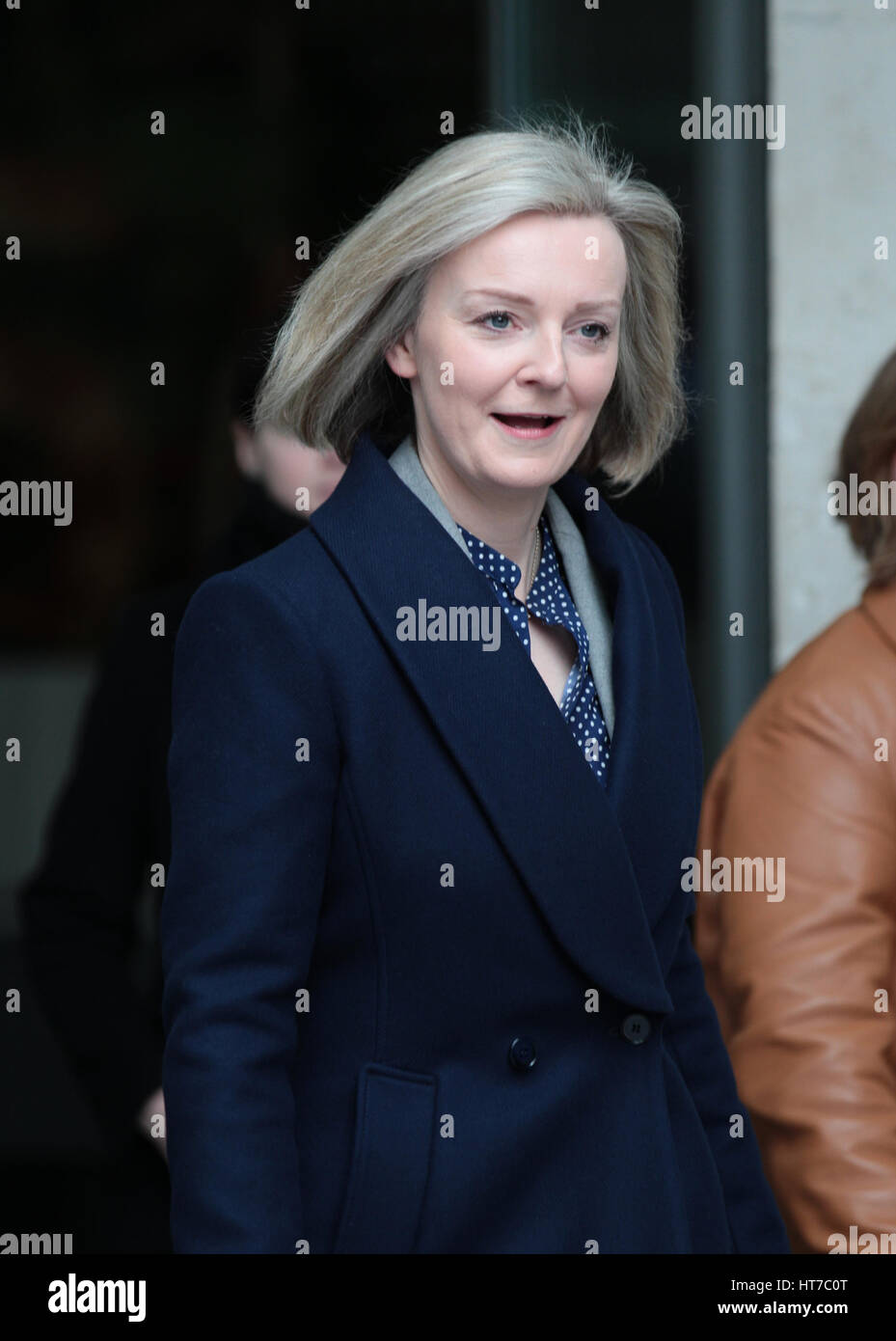 Elizabeth Truss il Segretario di Stato per la giustizia assiste la BBC Andrew Marr Show alla BBC Studios di Londra, 19 Febbraio 2017 Foto Stock