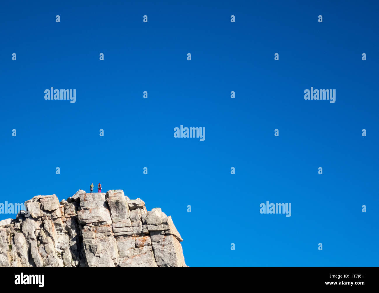 Due persone in piedi sulla vetta Blocco di Lone Peak in Utah's Wasatch Mountains Foto Stock