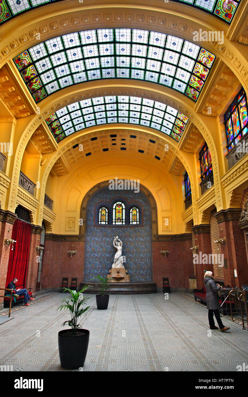 Nella reception hall del famoso Gellért bagni termali, parte dell'hotel Gellért, Buda, Budapest, Ungheria Foto Stock