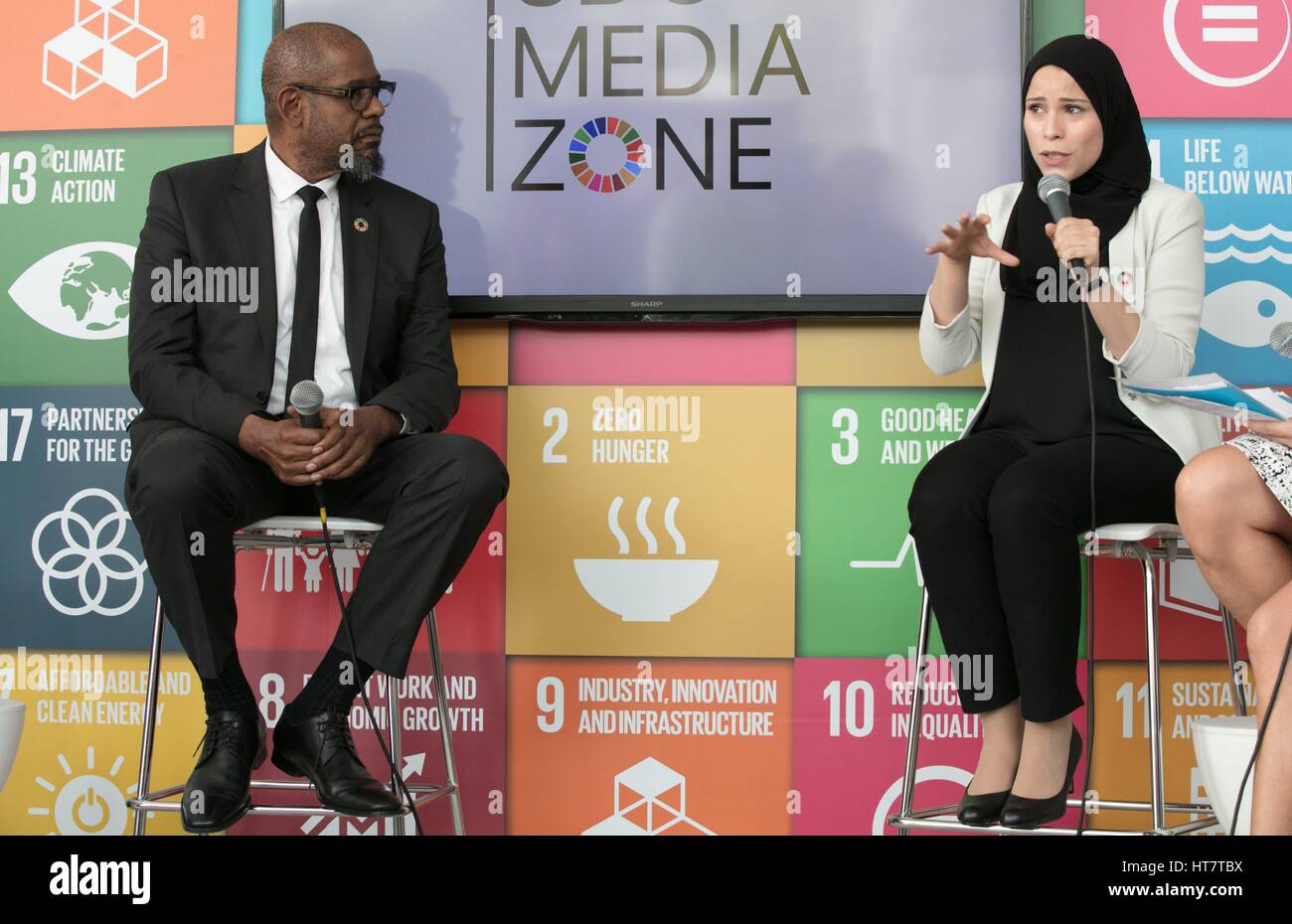 Nazioni Unite, New York, Stati Uniti d'America, 20 settembre 2016 - Forest Whitaker e SDG Avvocati Alaa Murabit durante l Assemblea Generale 71th sessione hanno partecipato a una speciale riunione SDGs a SDG Zona Media in occasione del primo anniversario dell'adozione dell'Agenda 2030 e gli obiettivi di uno sviluppo sostenibile (SDGs) oggi presso la sede delle Nazioni Unite a New York. Foto: Luiz Rampelotto/EuropaNewswire | Utilizzo di tutto il mondo Foto Stock