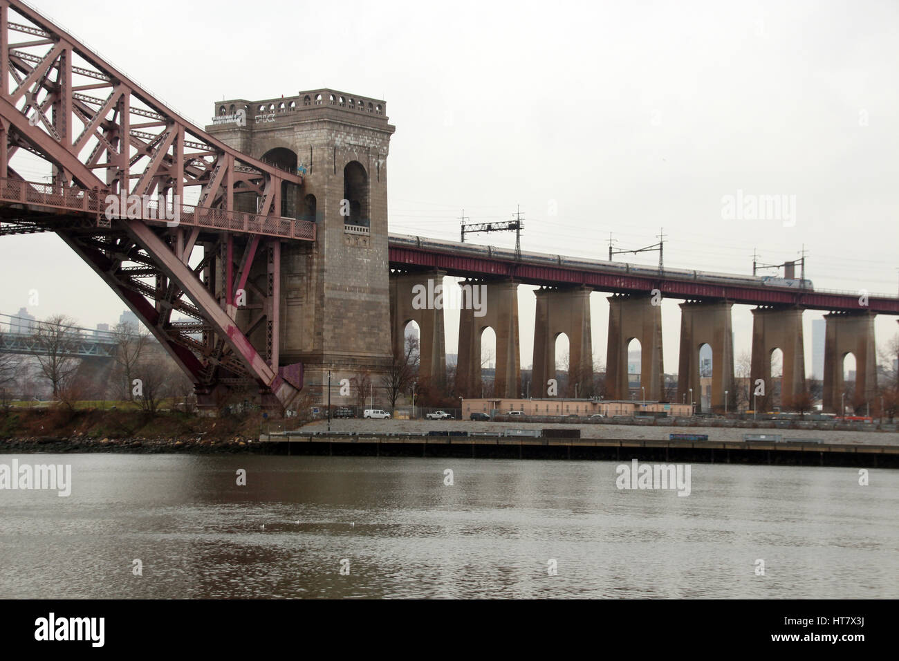 New York, Stati Uniti d'America. 07Th Mar, 2017. I quasi 100-anno-vecchio Hell Gate bridge in New York, Stati Uniti d'America, 07 marzo 2017. Foto: Christina Horsten/dpa/Alamy Live News Foto Stock