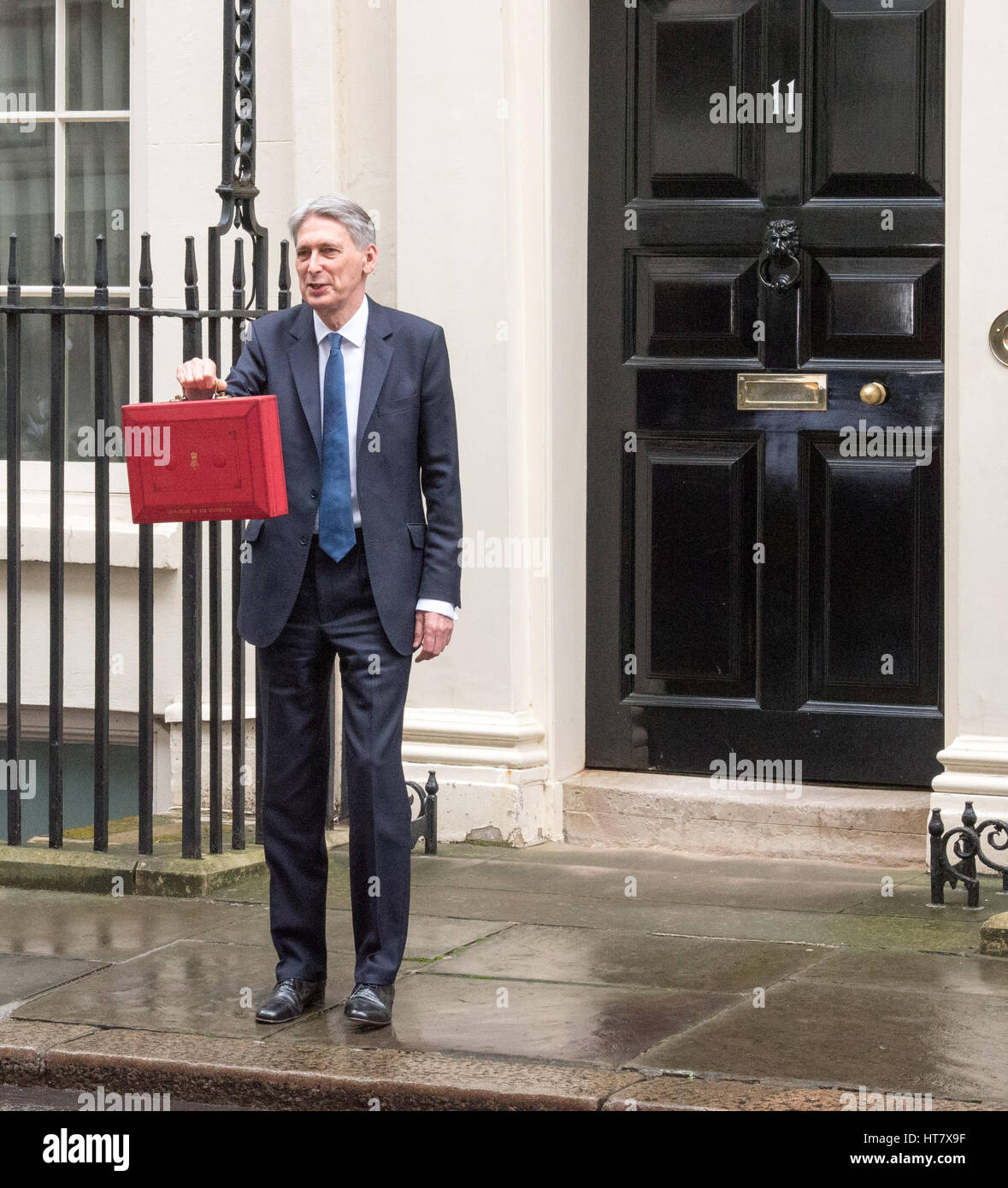 Londra, Regno Unito. 8 Mar, 2017. Philip Hammond, il cancelliere, foglie 11 di Downing Street per il bilancio Credito: Ian Davidson/Alamy Live News Foto Stock