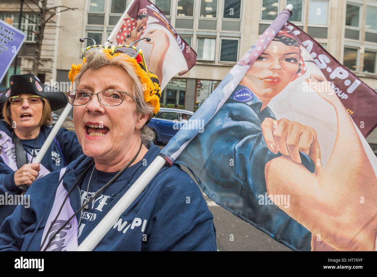 Londra, Regno Unito. 8 marzo 2017. Donne contro la pensione statale di disuguaglianza (WASPI) raccogliere in Westminster per protestare contro "l' derubati delle loro pensioni - giornata di bilancio a Westminster - Londra 08 Mar 2017. Credito: Guy Bell/Alamy Live News Foto Stock