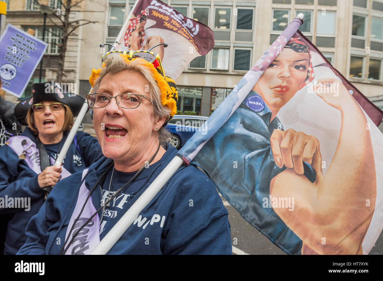 Londra, Regno Unito. 8 marzo 2017. Donne contro la pensione statale di disuguaglianza (WASPI) raccogliere in Westminster per protestare contro "l' derubati delle loro pensioni - giornata di bilancio a Westminster - Londra 08 Mar 2017. Credito: Guy Bell/Alamy Live News Foto Stock