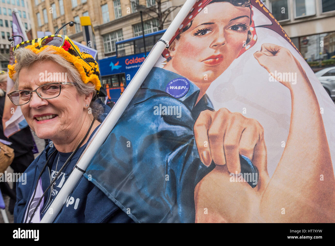 Londra, Regno Unito. 8 marzo 2017. Donne contro la pensione statale di disuguaglianza (WASPI) raccogliere in Westminster per protestare contro "l' derubati delle loro pensioni - giornata di bilancio a Westminster - Londra 08 Mar 2017. Credito: Guy Bell/Alamy Live News Foto Stock