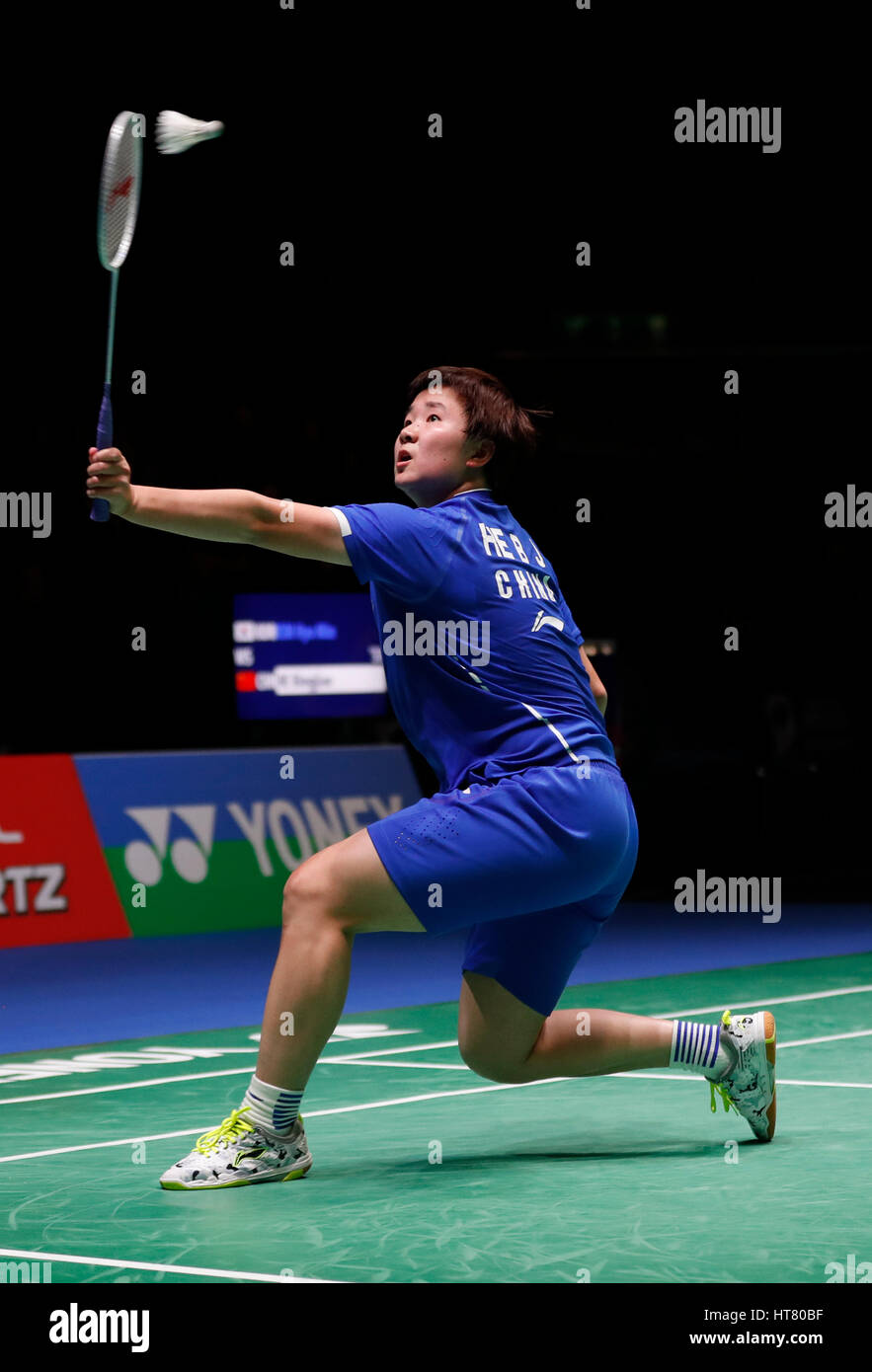 Birmingham. 8 Mar, 2017. La Cina ha Bingjiao restituisce il volano durante le Donne Singoli Primo turno match con Kim Hyo Min della Corea del Sud a tutti Inghilterra aprire Badminton 2017 a Birmingham, la Gran Bretagna il 8 marzo 2017. Credito: Han Yan/Xinhua/Alamy Live News Foto Stock