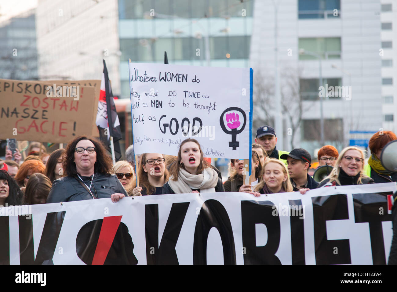 Wroclaw, Polonia. 8 Marzo, 2017. Womens protesta 'Strajk Kobiet' su Womans giorno contro il governo polacco PIS, su 08,03,2017 a Wroclaw in Polonia Credito: Tomasz Trybus/Alamy Live News Foto Stock