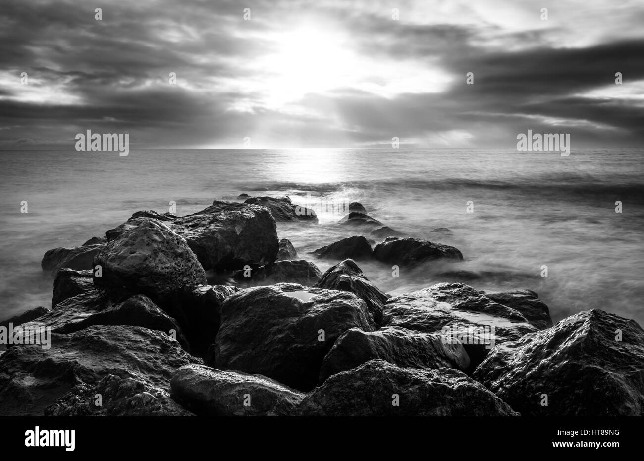 Testa Hengistbury stormy sunrise Foto Stock