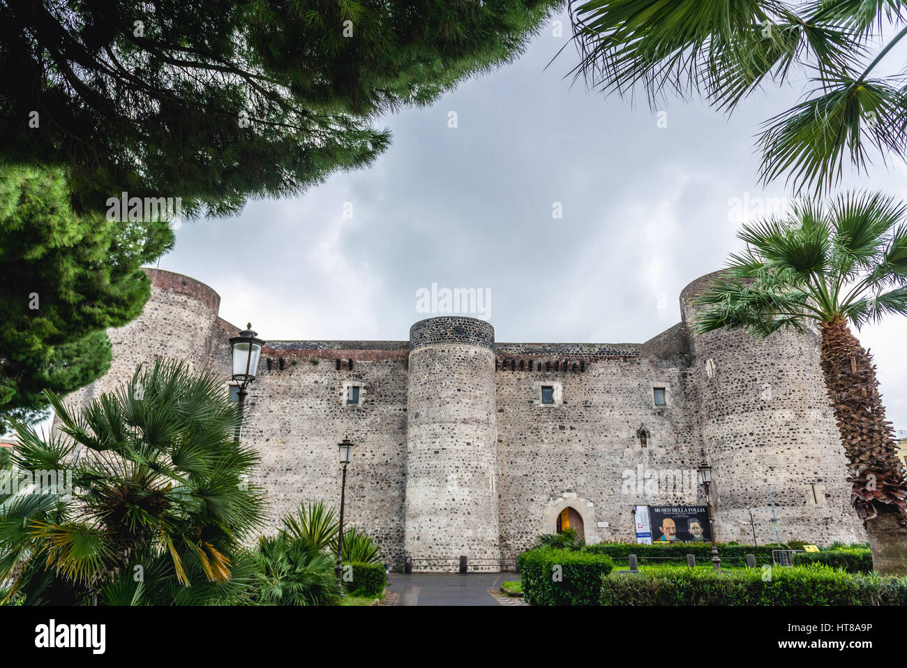 Il XIII secolo il castello di Orso (Castello Ursino noto anche come Castello Svevo di Catania) nella città di Catania, sul lato est della Sicilia Isola, Italia Foto Stock