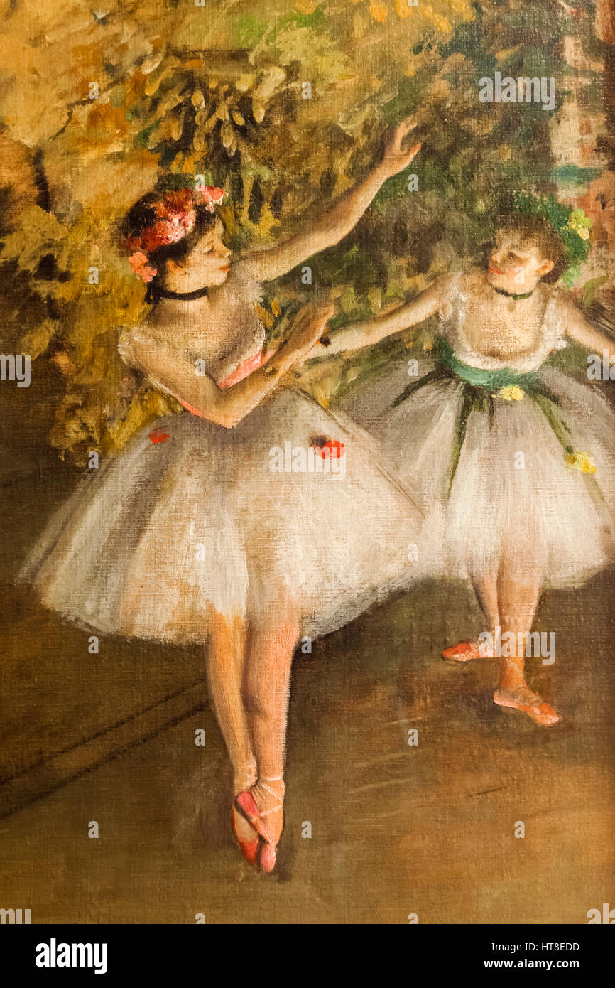 Immagini Stock - Ritratto Di Ballerina Con Trucco Scenico Ed Espressione  Spaventata, Costume Da Palcoscenico E Acconciatura, Isolato. Image 167409913