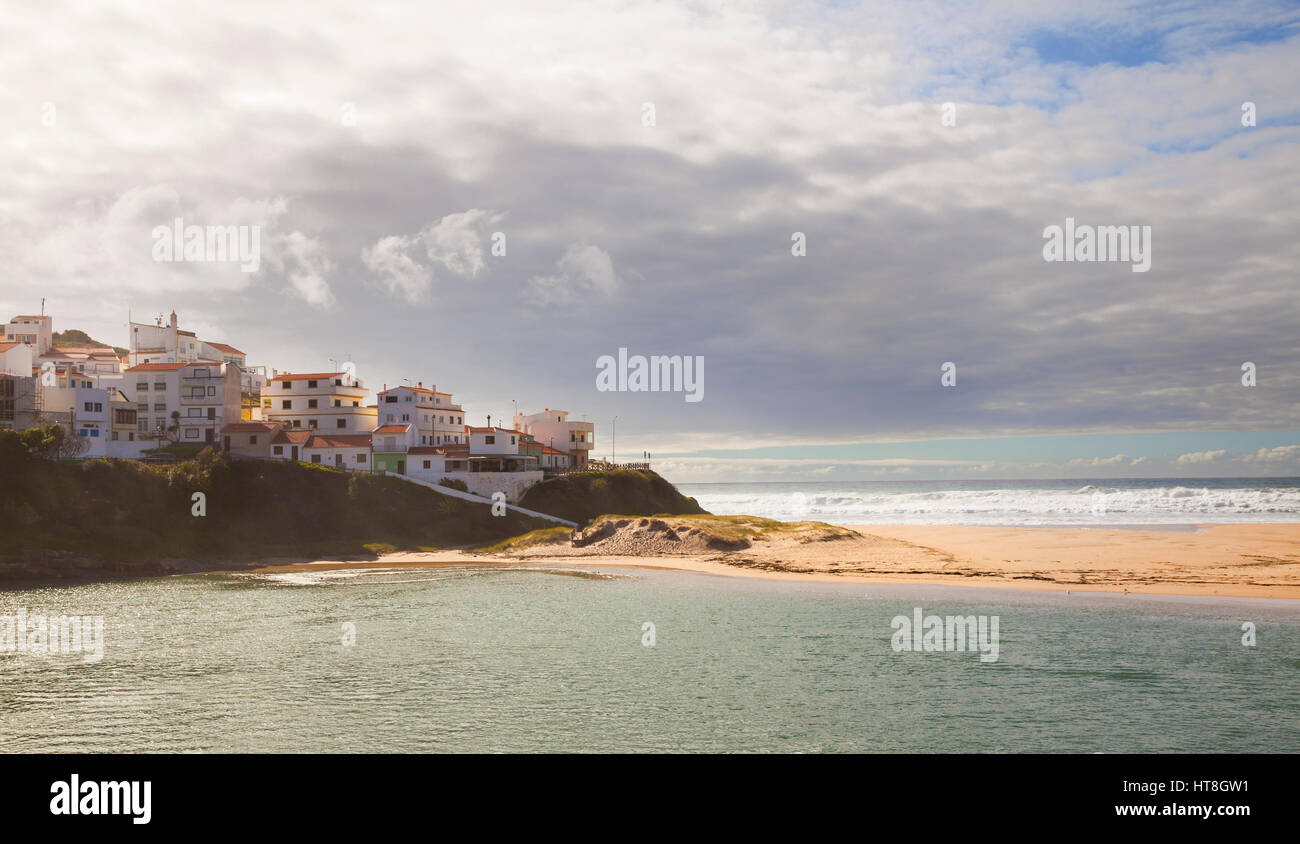 Marea sulla spiaggia di Praia de Odeceixe, Algarve, Portogallo, Penisola Iberica, Europa Foto Stock