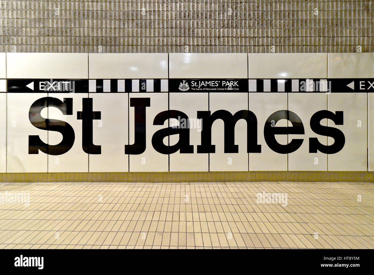 Un monumento e haymarket metropolitana Stazioni ferroviarie newcastle upon tyne Foto Stock
