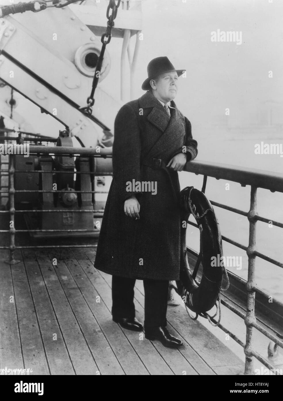 "Charles Laughton, notato metro-Goldwyn Mayer star, strappato al suo arrivo a New York a bordo la bremen...mr. laughton è ora in Hollywood preparando per il suo ruolo di capitano Bligh in 'mutiny sul bounty.'' Foto Stock