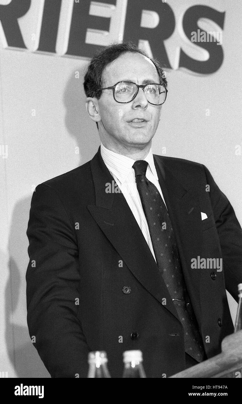 Rt. L'on. Malcolm Rifkind, Segretario di Stato per i trasporti e membro del partito conservatore del Parlamento per Edimburgo Pentlands, parla presso il conservatore Womens conferenza a Londra, in Inghilterra il 27 giugno 1991. Foto Stock