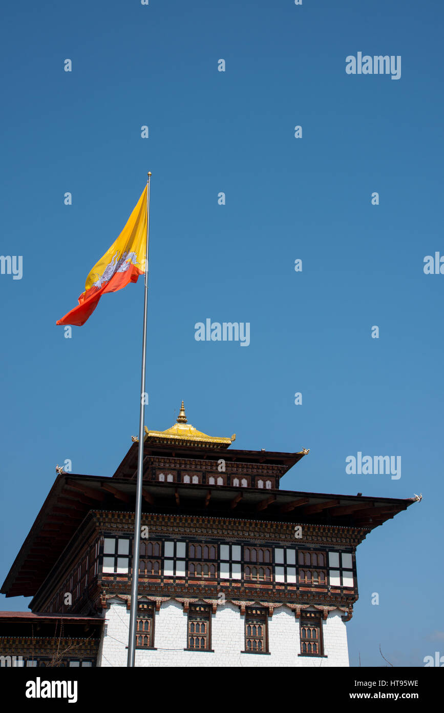 Il Bhutan, Thimphu. Tashichhoedzong (aka Tashichho Dzong) storico monastero buddista e la fortezza che oggi ospita la sede del Bhutan del governo civile. Foto Stock