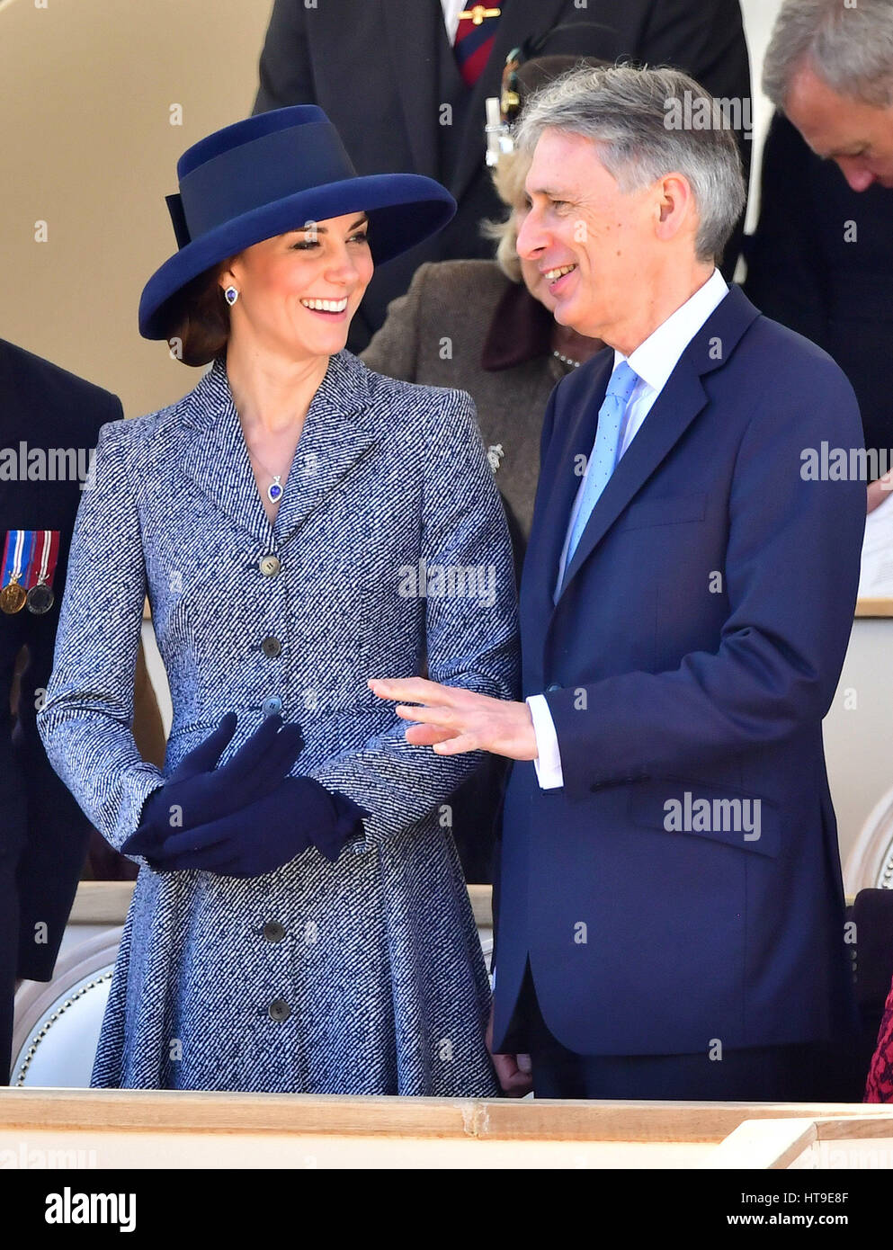 PABEST Duchessa di Cambridge e il Cancelliere Philip Hammond frequentando un militare ufficioso sul servizio la sfilata delle Guardie a Cavallo a Londra, precedendo l inaugurazione di un monumento nazionale di onorare le forze armate e i civili che hanno servito il loro paese durante la guerra del Golfo e dei conflitti in Iraq e in Afghanistan. Foto Stock