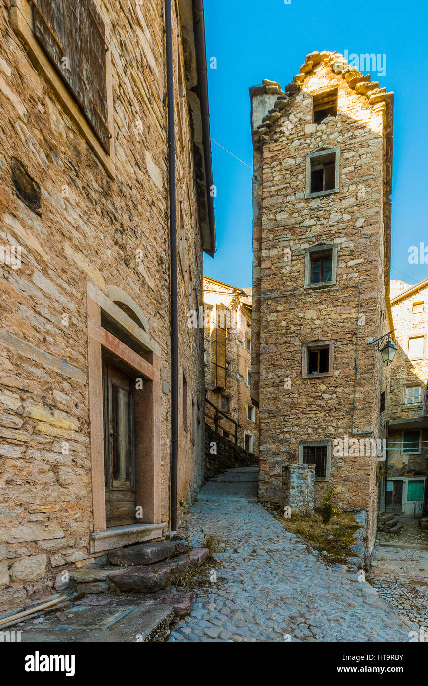 Italia Friuli Dolomiti Friulane Parco naturale Valcellina - Il villaggio di Casso Foto Stock