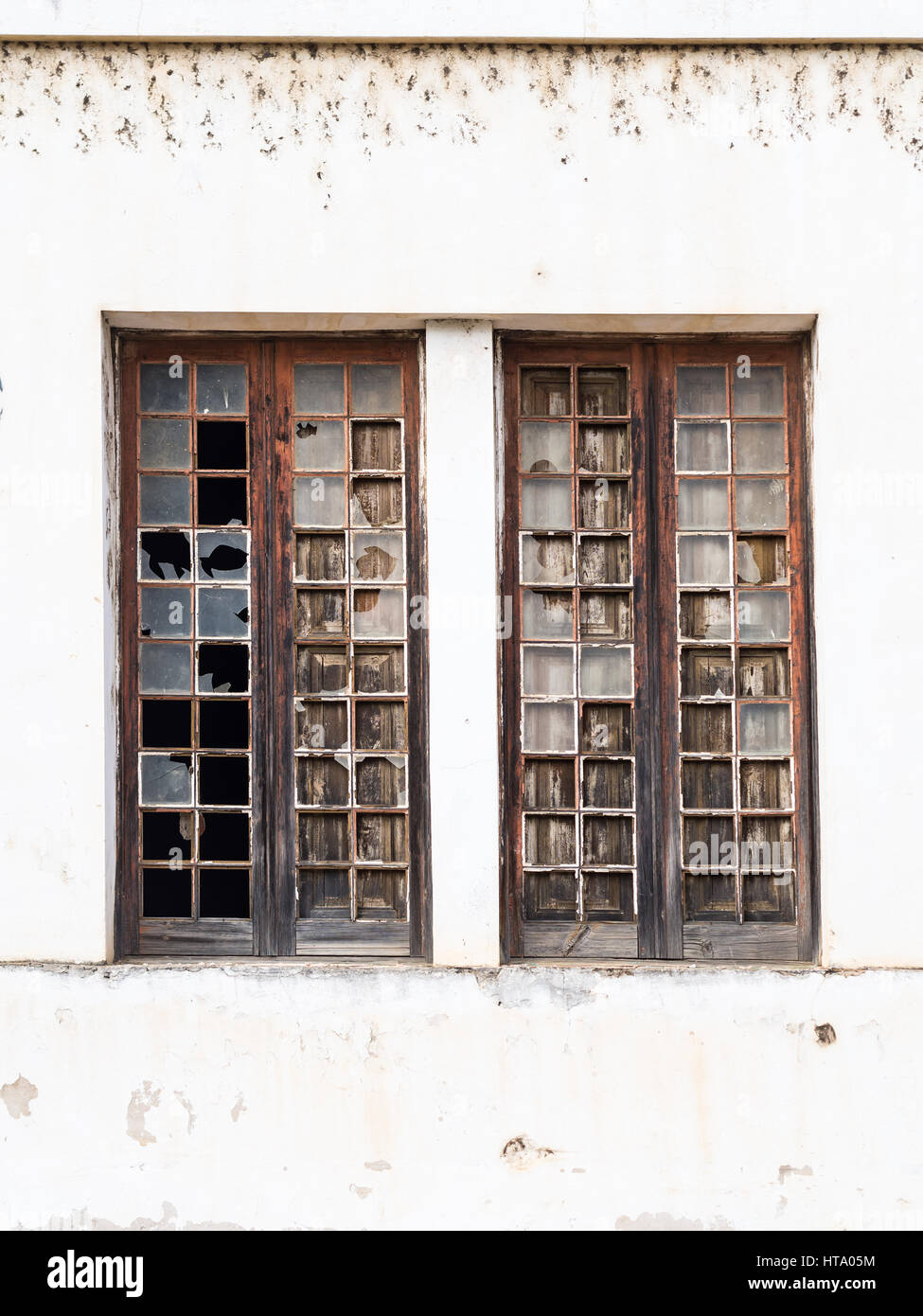 Finestra di una fabbrica abbandonata nella regione Alentejo, Portogallo. Foto Stock