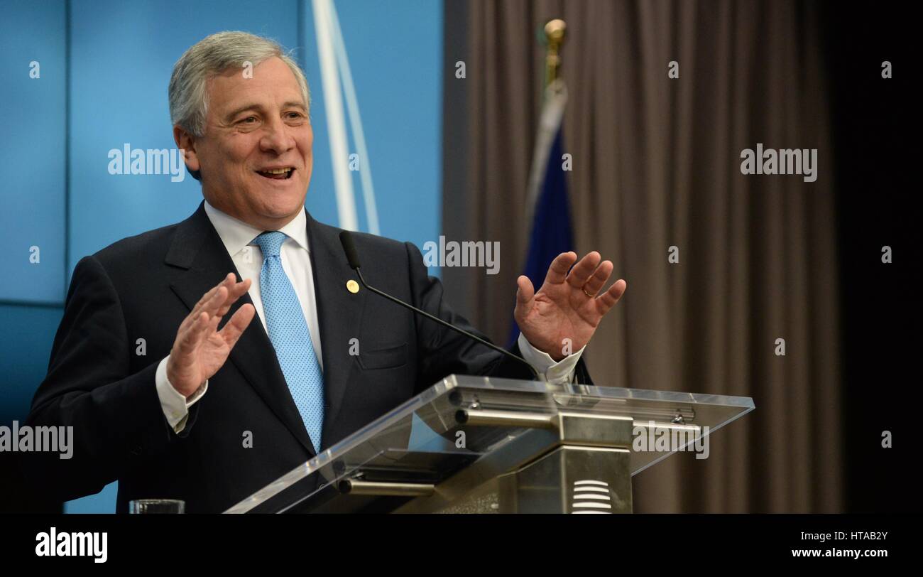 Bruxelles, Belgio. 09Mar, 2017. Il Presidente del Parlamento europeo Antonio Tajani parlare in una nuova conferenza entro il vertice UE riunione a Bruxelles di giovedì, 9 marzo 2017. Il cancelliere tedesco Angela Merkel ha gettato il suo peso dietro Donald Tusk a trattenere uno dell'Unione europea top lavori prima di un vertice UE Giovedì, nonostante la tenace opposizione dal suo paese di Polonia. Credito: Jakub Dospiva/CTK foto/Alamy Live News Foto Stock