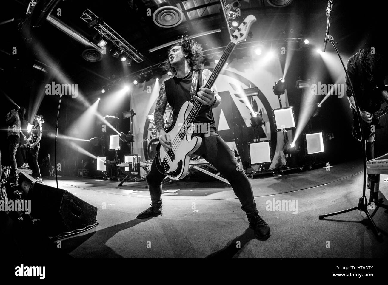 Milano, Italia. 09Mar, 2017. Banda di Metalcore chiedendo di Alessandria si esibisce dal vivo all'Alcatraz Credito: Mairo Cinquetti/Alamy Live News Foto Stock