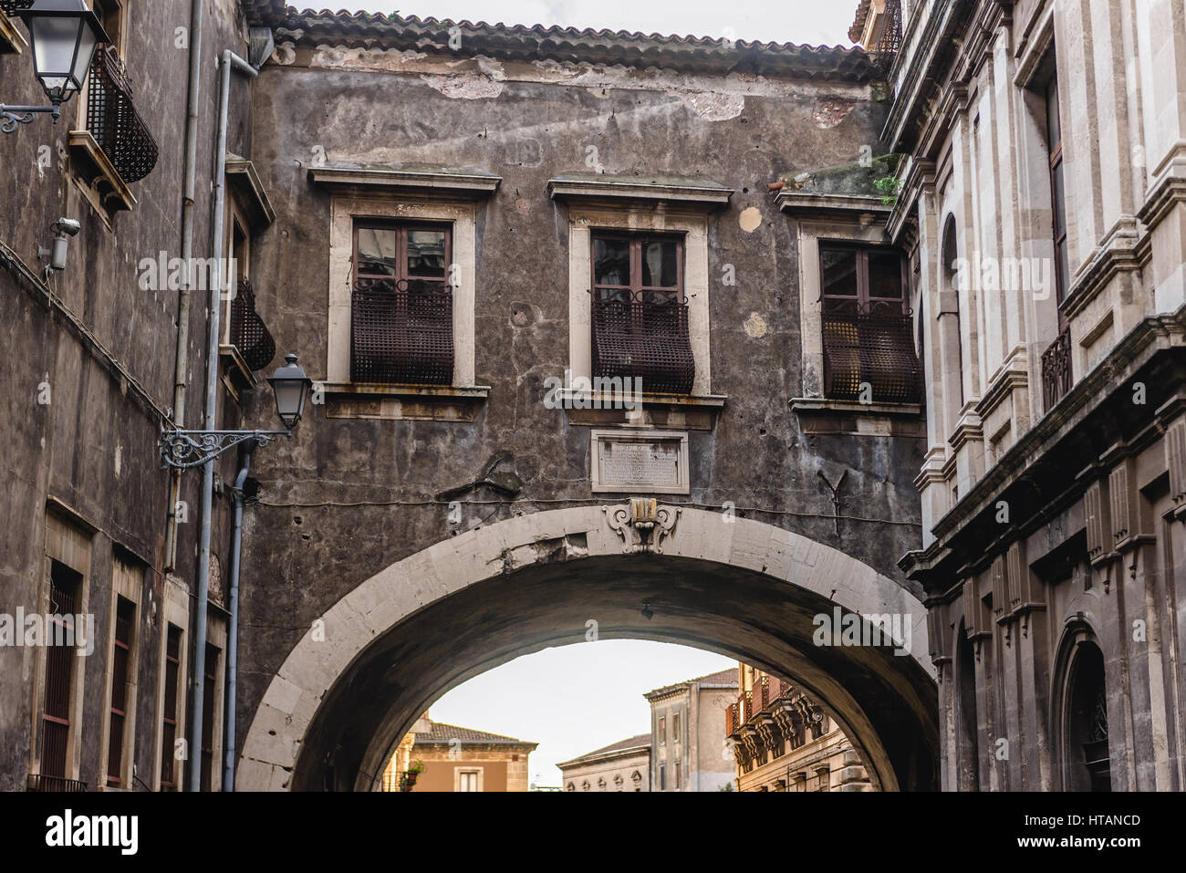 Arco di San Benedetto (Arco di San Benedetto), parte dell Abbazia Benedettina di Catania città sul lato est della isola di Sicilia, Italia Foto Stock