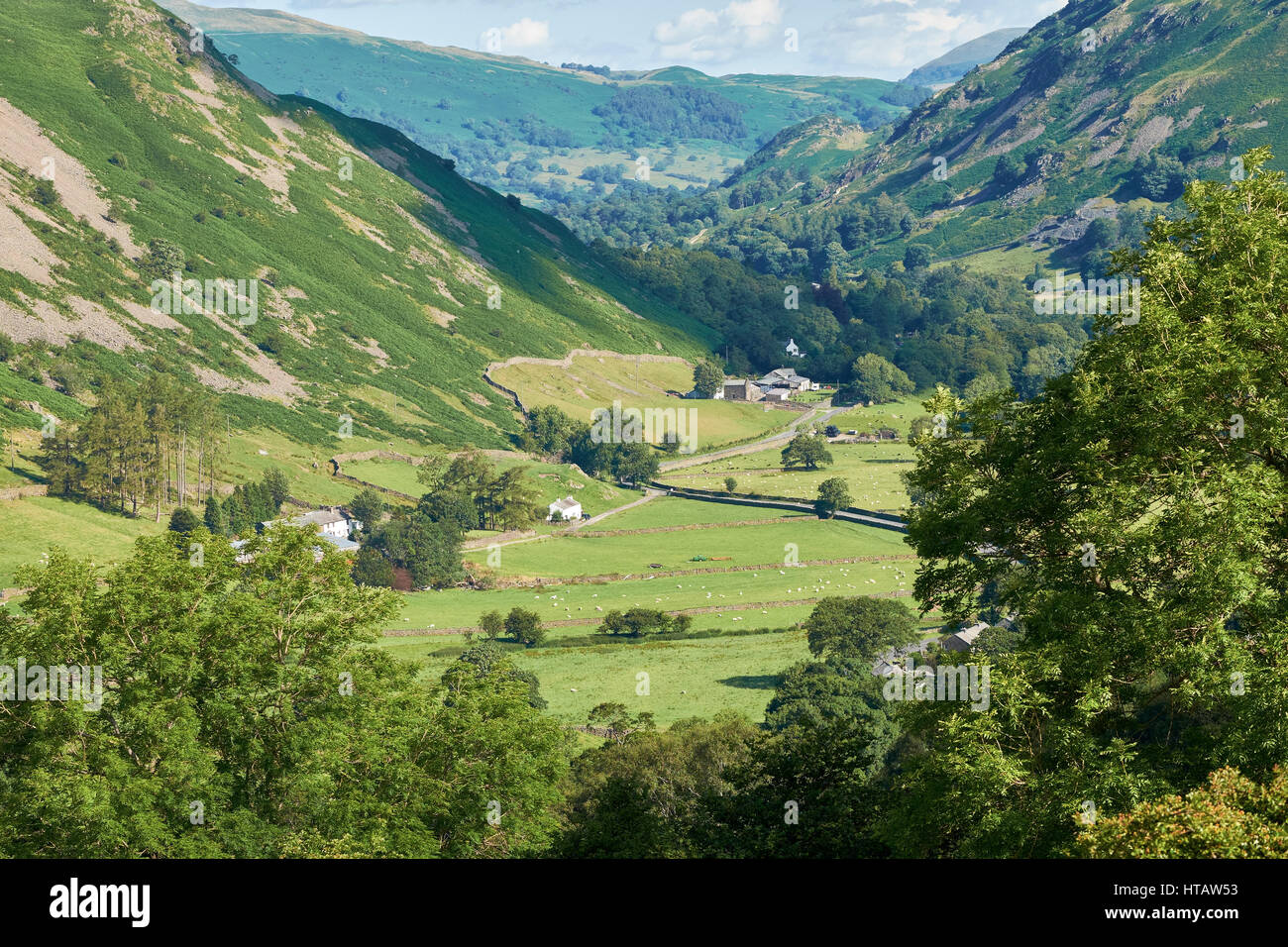 La vista verso Hartsop da Dovedale Beck nel Lake District inglese. Foto Stock