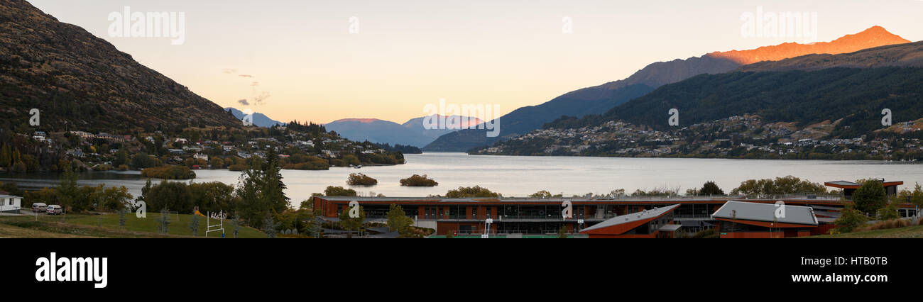 Nave a vapore TSS Earnslaw vela da Queenstown porto sul Lago Wakatipu - Isola del Sud della Nuova Zelanda Foto Stock